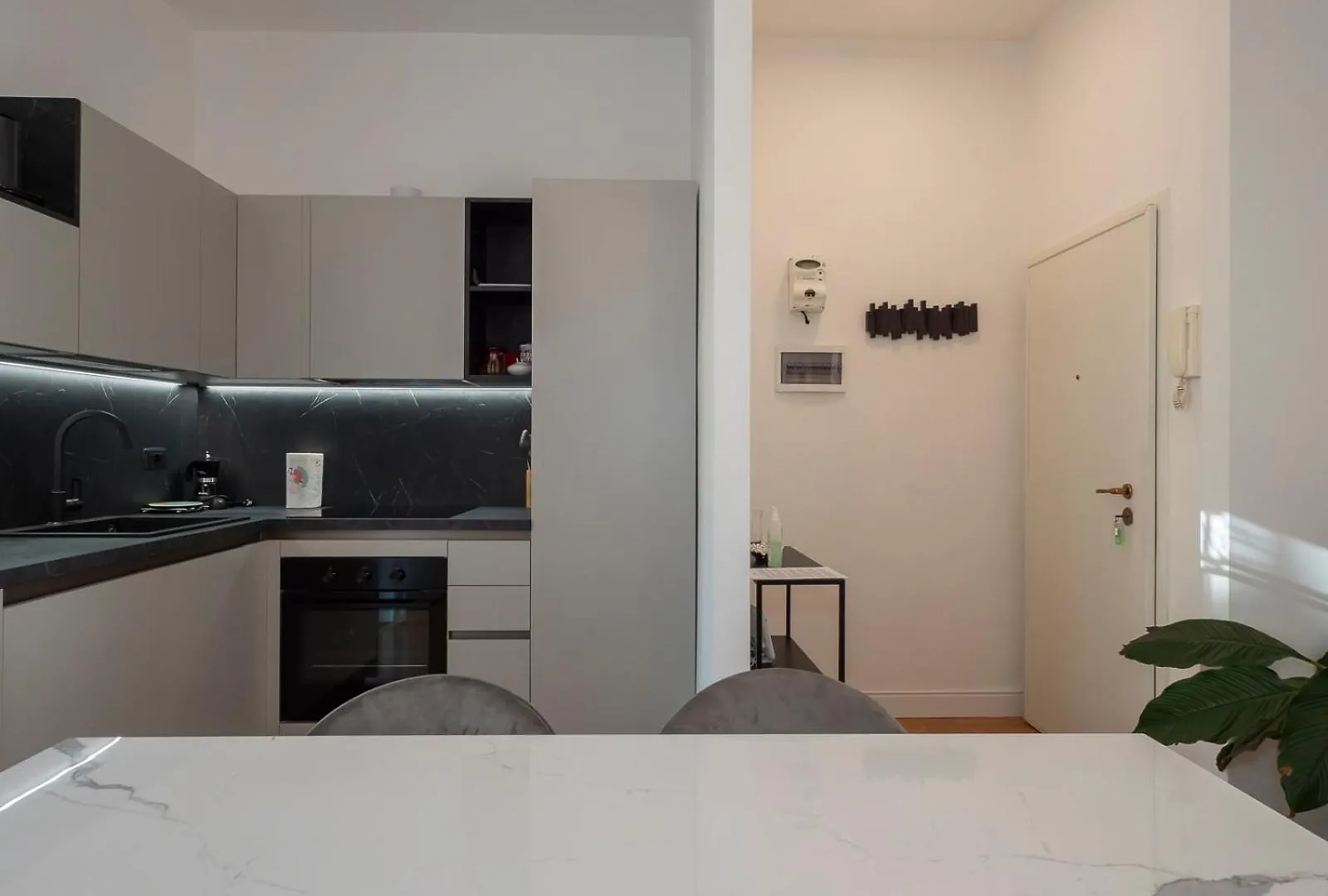 Big Apartment Close To Bocconi / Humanitas / Ieo Milan Italy